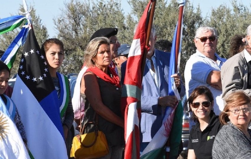 Abanderados vascos en el Cerro de la Caballada