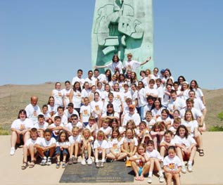 Foto de grupo de la pasada edición de Udaleku, en Reno (foto Etxarri)