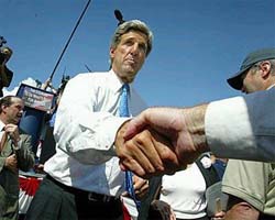 John Kerry en campaña (foto AP)