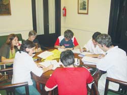 Clase de euskera de Euskaltzaleak en Buenos Aires, de la mano de Teresa Zabaleta (foto JE-Euskal Kultura)