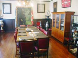 Salón de Reuniones del Laurak Bat en el tercer piso de la sede en Belgrano 1144 de Buenos Aires (foto JE/Euskal Kultura)