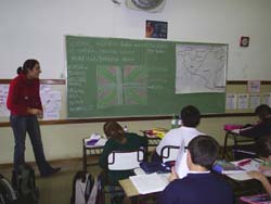La profesora Vanesa Félix durante una de sus clases de cultura vasca (foto ILV-Euskal Kultura)
