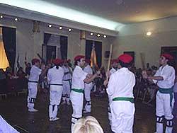 Dantzaris del grupo de baile de Emakume Abertzale Batza y Acción Vasca de Buenos Aires (foto ILV-Euskal Kultura)