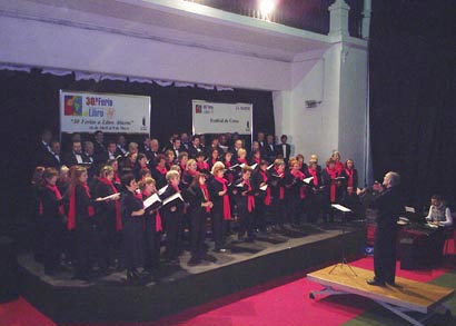 Un momento de la actuación del Lagun Onak en la Sala Jorge Luis Borges de la Feria del Libro (foto ILV-Euskal Kultura)