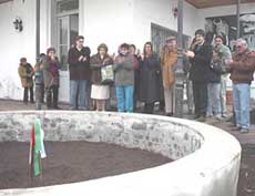 Un momento de la ceremonia en el Centro Vasco de Bragado (foto Mignaburu)