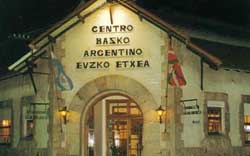 Aspecto exterior del 'Centro Basko Argentino Euzko Etxea' de Necochea, ciudad costera a 500 kilómetros de Buenos Aires