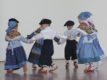 El grupo de baile Ibar Izarrak de Las Vegas, dirigido por Argia Beristain (Foto Lisa Corcostegi)