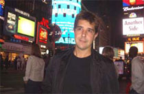 El presentador Joxe Felipe Auzmendi en Times Square