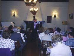 Henrike Knörr durante su charla el pasado miércoles en Gure Echea (foto euskalkultura.com)