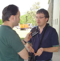 Joseba Etxarri siendo entrevistado para  Presencia Vasca (foto PV)