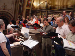 El coro vasco boiseano Biotzetik, dirigido por Patty Gabica Haas (foto euskalkultura.com)