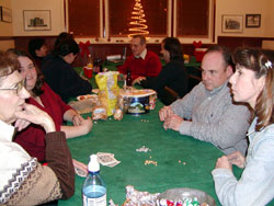 Caras de póquer en la 'Noche de Mus' de la Euskal Etxea de Ontario (foto OBC)