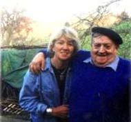 La vasco argentina Nelly Alcorta con su tío en el caserío familiar de Aia (foto Magdalena Mignaburu)