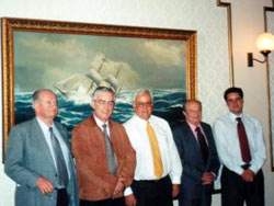 En la foto, reciente visita a Valparaíso; de izda a drcha., Antonio Narvarte, Josu Legarreta, Archibaldo Uriarte, Pablo Mondragón y Koldo Atxutegi