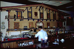 La barra del clausurado restaurante 'Juanito's Centro Vasco' de Miami (foto EuskalKultura.com)