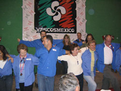 La música de Toño Barberena y Jorge Kaiser logró que todo el mundo participara en el baile (foto vascosmexico.com)