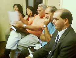 Miembros de FEVA en una reunión el pasado año en Laurak Bat (foto euskalkultura.com)
