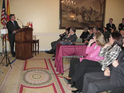 Conferencia ayer del presidente Miguel Sanz en el Instituto Reina Sofía de la ciudad de Nueva York