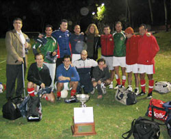 El equipo del centro vasco al completo, junto a la presidenta Miren Aguirre (foto vascosmexico.com) 