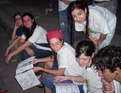 Grupo de adolescentes en una actividad organizada por el Instituto de la Juventud mendocino