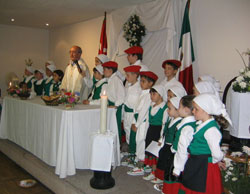 Misa celebrada por Aita Julián en el Aberri Eguna de México DF, en 2004 (foto vascosmexico)