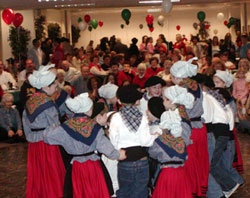 Un momento de la actuación del grupo Beti Alai (foto L. Corcostegui)