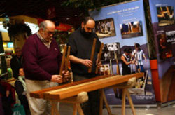 Un momento del taller de Txalaparta (foto LJ)