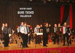 Actuación de la orquesta Zero Sette en la Semana Cultural Vasca de Valladolid