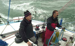 En la derecha de la imagen, Didier Munduteguy al timón (foto J.Arocena)