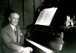Maurice Ravel musikagile ziburutarra