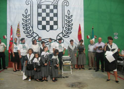 Entrega de reconocimientos durante la celebración del Baztango Eguna (foto MEE)