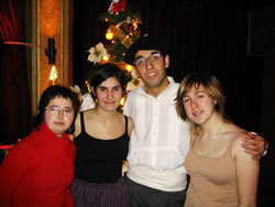 Miren Ibarluzea, Mireia Orbegozo, Kepa Blazquez y Ziortza Basaguren, algunos de los jóvenes estudiantes vascos de Québec (foto Euskaldunak)