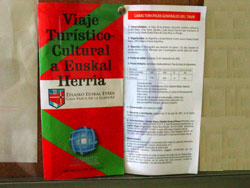 Folleto publicado por el Centro Vasco Zelaiko Etxea de Santa Rosa con los detalles del viaje de 15 días que organiza a Euskal Herria partiendo el 25 de septiembre (foto euskalkultura.com)