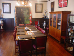 Sala de reuniones donde se reúne cada semana la Directiva del Laurak Bat (foto euskalkultura.com)