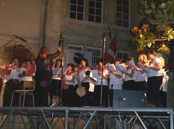 Bestalariak durante su actuación en el escenario de la Place des Basques (foto MaisonDesBasques)