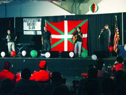 Actuación de Euzkitze y Alboka en una edición anterior de la Kultura Jaia de Rock Springs, Wyoming, EEUU (foto euskalkultura.com)