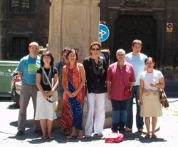 Los promotores de Aintzinako Elkartea, en Iruña-Pamplona (foto Aintzinako)