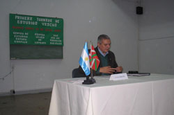 El profesor César Arrondo en un momento de su intervención en la Jornada Académica