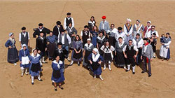Participantes del Gaztemundu de 2002, dedicado a la dantza (foto Euskal Etxeak)