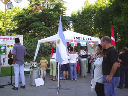 Stand promocional de los cursos de euskera del Centro Vasco de José C. Paz