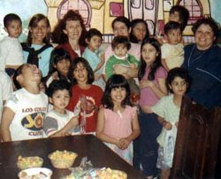 Algunos de los niños que participaron en las actividades del grupo de dantzaris de Kotoiaren Lurra en la Casa Cuna de Resistencia