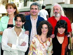 Atxaga, Armendariz y parte del elenco del film