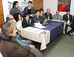 Anuncio de este Primer Encuentro de Inmigrantes en La Pampa, con presencia de autoridades locales y representantes de las colectividades intervinientes (foto La Región)