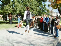 Homenaje al Arbol de Gernika en la plaza homónima de Montevideo el pasado mes de abril (foto HHEE) 