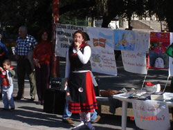 La romería de Gure Txokoa contó con la colaboración de dantzaris y artistas paranaenses (foto Ibai Guren EE) 