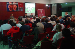 Un aspecto de la jornada inaugural del Foro Mundial del Pastor (foto euskalkultura.com) 