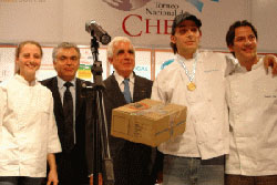 Vestidos de blanco, los ganadores del premio, Luciano Grimaldi, Steven Jung y Florencia Borgnino