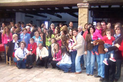 Asistentes al Encuentro de los Iragorris posan en el restaurante El Pórtico, de Bogotá (fotos Iragorri)