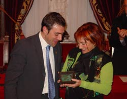 Tinko Euskara Elkarteak jaso zuen 2004ko Abbadia Saria, 'Euskara Zine Aretoetara' programarengatik 
