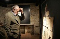 Néstor Basterretxea en su estudio en la falda de Jaizkibel. Exiliado durante años en Argentina, hoy tiene 81 años, vive en Hondarribia, y continúa trabajando (foto FernandoDelaHera-DV)